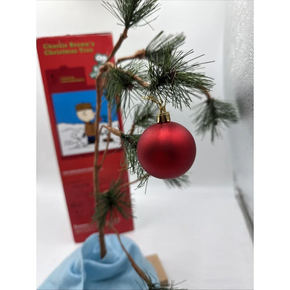 Peanuts Charlie Brown's Christmas Tree 18